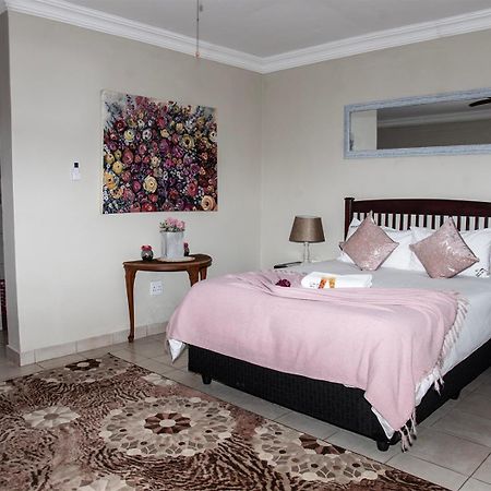 Dei Gratia Guest House Мусіна Екстер'єр фото